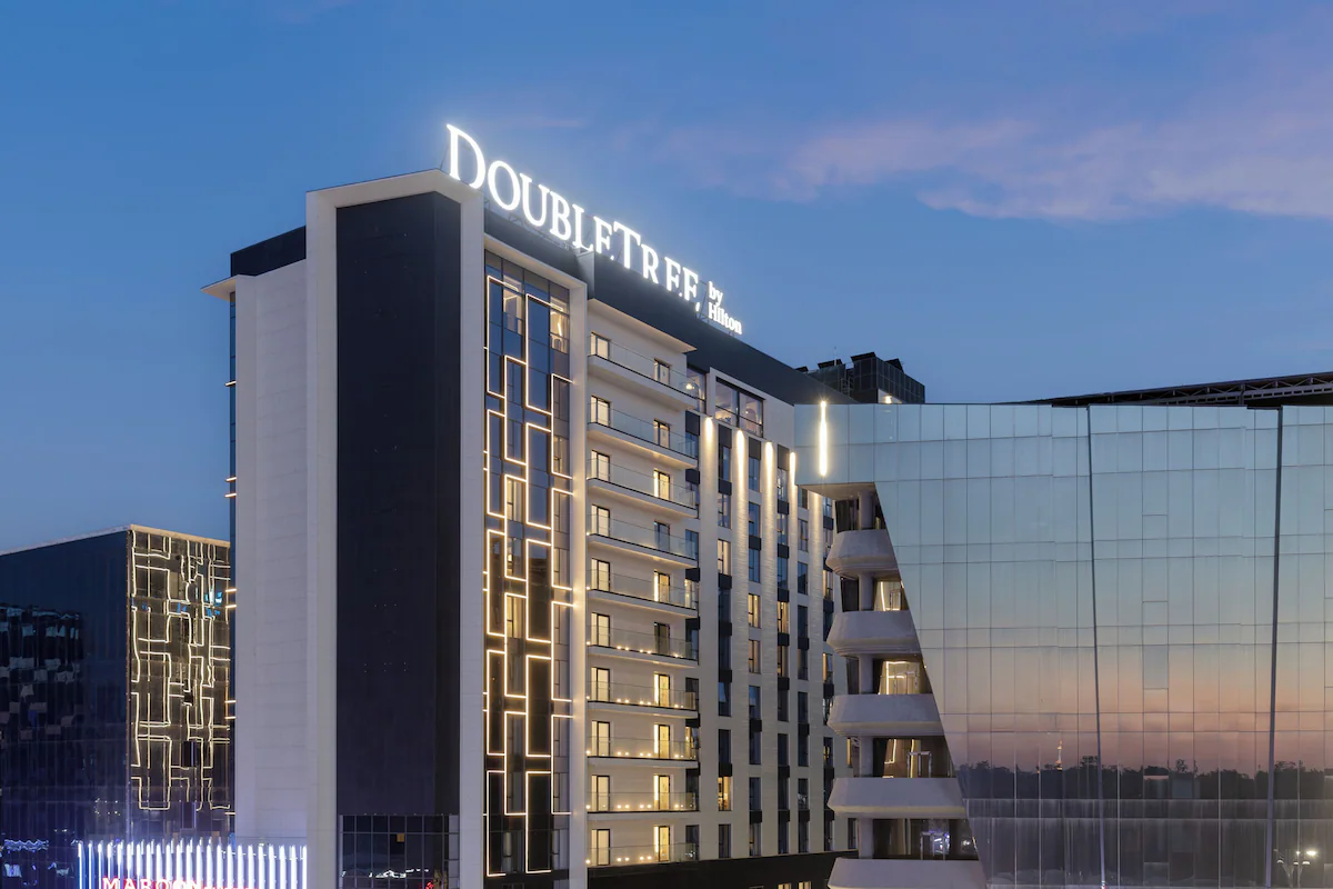 Автоматизация фасадного освещения Double Tree Hilton